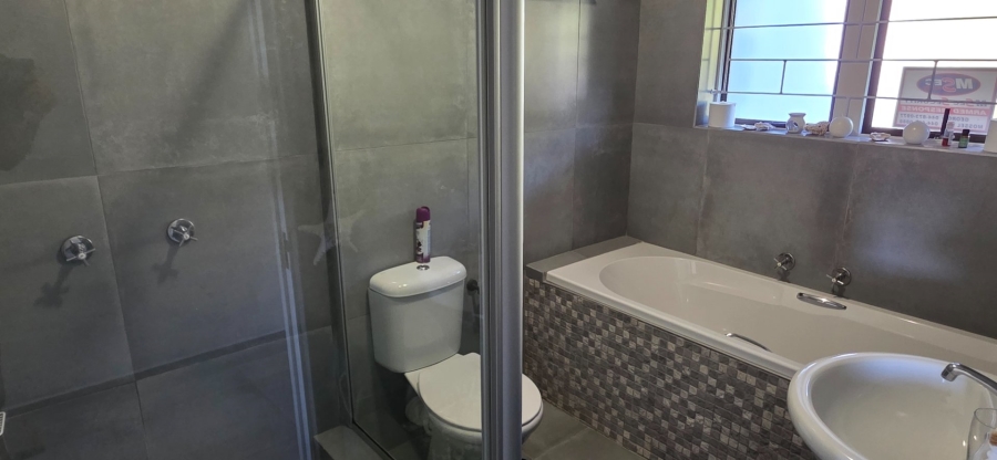 2 Bedroom Property for Sale in Diaz Industria Western Cape